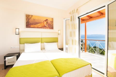 Bed, Photo of the whole room, Sea view