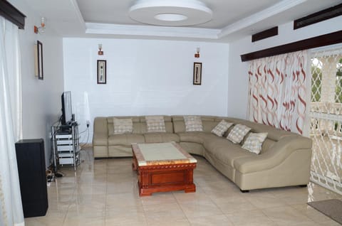 Muyenga Luxury Vacation Home Casa in Kampala