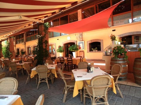 Estivo Premium Plus mobile homes on Camping Bella Italia Campground/ 
RV Resort in Peschiera del Garda