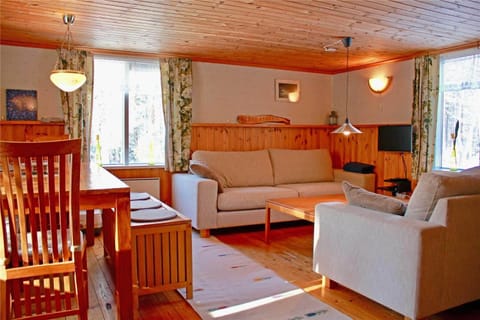 KRO468-Saevsjoestroem-Saevsjoe-Herrafaellan House in Kalmar County, Sweden