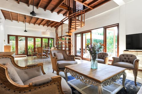 Living room, Decorative detail, Dining area, Pool view