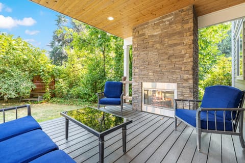 Patio, Balcony/Terrace, Seating area, fireplace