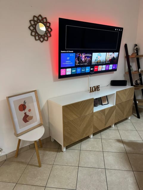 Cozy apartment 5 min to the sea and airport Apartment in Lazio