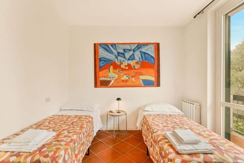 Verde Mare Retreat 5 Minutes From The Sea , Free Parking House in Lerici