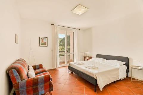 Verde Mare Retreat 5 Minutes From The Sea , Free Parking House in Lerici