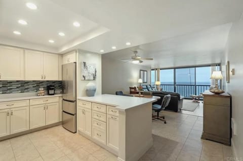 One Bedroom Oceanfront Condo in San Diego Apartment in Pacific Beach