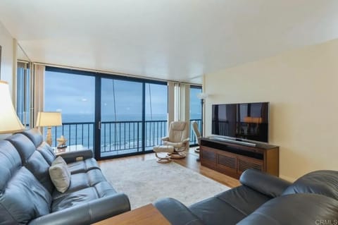 One Bedroom Oceanfront Condo in San Diego Apartment in Pacific Beach
