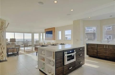 Three Bedroom Beachfront Apartment in San Diego Apartment in Mission Beach