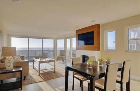 Three Bedroom Beachfront Apartment in San Diego Apartment in Mission Beach