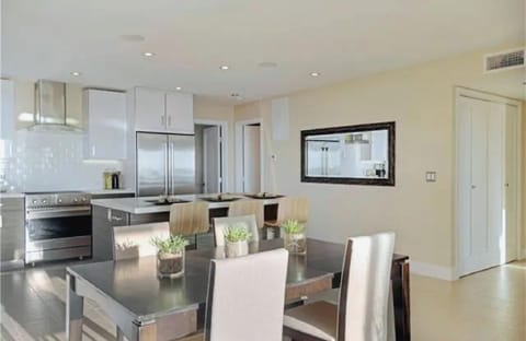 Three Bedroom Beachfront Apartment in San Diego Apartment in Mission Beach