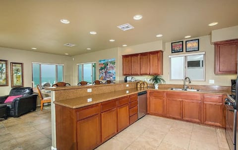 Three Bedroom Beachfront Condo in San Diego Apartment in Mission Beach