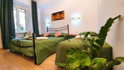 A Casa Simpatia Roma - Free Parking if you book 4 nights Bed and Breakfast in Rome