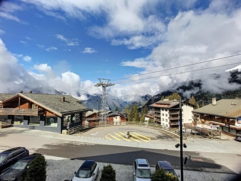 Balcony/Terrace, Mountain view