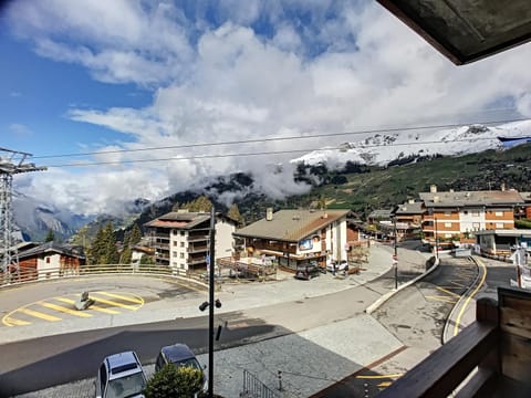 Balcony/Terrace, Mountain view