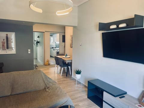 Sofia's Modern deluxe apt in the heart of Athens Apartment in Kallithea