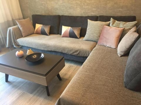 Sofia's Modern deluxe apt in the heart of Athens Apartment in Kallithea