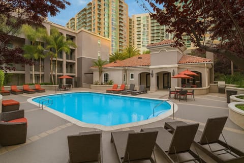 Property building, Patio, Day, Pool view, Swimming pool, sunbed