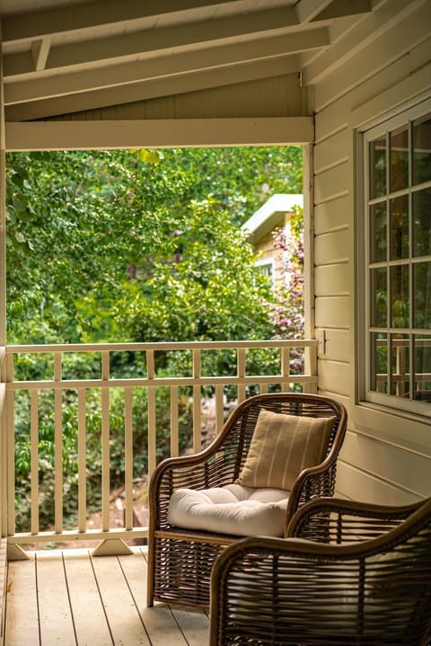 Sunny Designer Retreat with Gym & Game Room House in Monte Rio