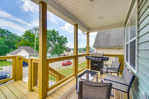 2 Mi to UT Modern Retreat with Covered Porch House in Knoxville