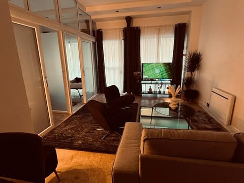 Paris Heart of Porte de Versailles Apartment in Issy-les-Moulineaux