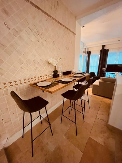 Paris Heart of Porte de Versailles Apartment in Issy-les-Moulineaux