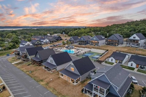 Pineapple Bungalow - 14ppl House in Ridgedale