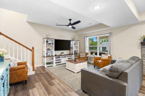 Pineapple Bungalow - 14ppl House in Ridgedale