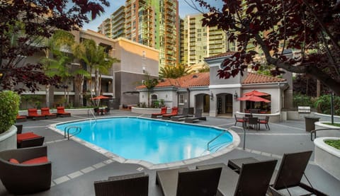 Property building, Patio, Communal lounge/ TV room, Day, Evening entertainment, Pool view, Swimming pool, sunbed