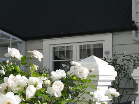 Historic Colenso Cottage Chalet in Napier