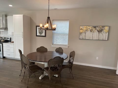 Downtown Waynesville! Hot-tub and fenced yard! Walk to town House in Waynesville