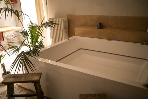 Hot Tub, Bedroom