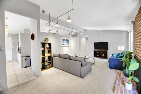 Relax and Recharge here Close to All Attractions House in Linda Vista