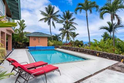 Puuwai Alii Place House in Holualoa