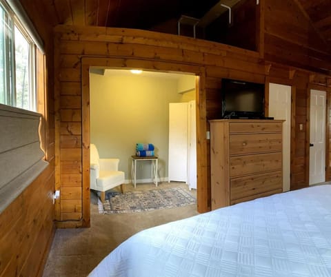 Family Friendly Charming Truckee Getaway Walk to Shops & Dining House in Truckee