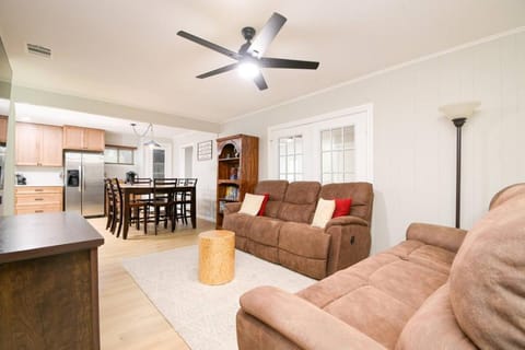 Downtown Events Welcome Near Riverwalk and Alamo House in San Antonio