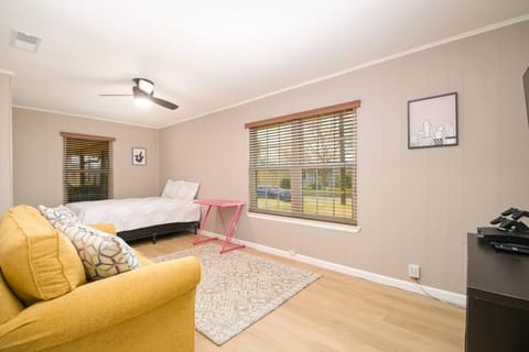 Downtown Events Welcome Near Riverwalk and Alamo House in San Antonio