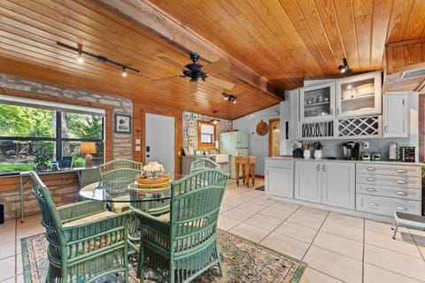 Guadalupe River Cabin with Kayaks and BBQ Cabin in Canyon Lake