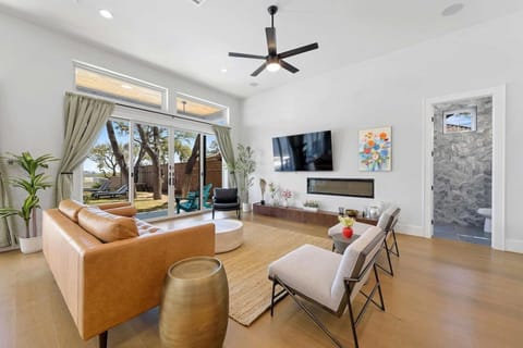 Lakefront House with Pool and Zipline House in Canyon Lake