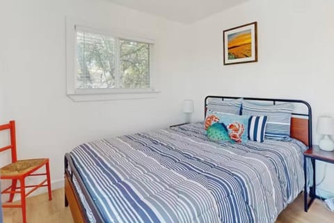 Budget Friendly Lake Getaway with Decks and Grill House in Canyon Lake