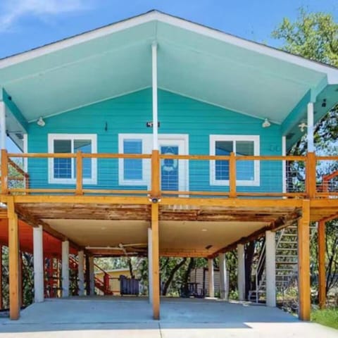 Budget Friendly Lake Getaway with Decks and Grill House in Canyon Lake