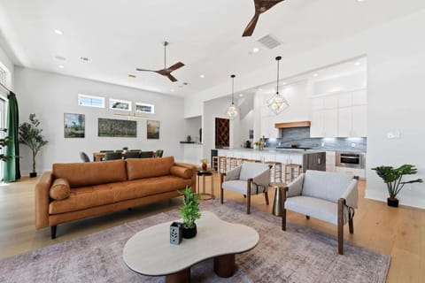 Backyard Lake House for Large Groups with Fire Pit and Gameroom House in Canyon Lake