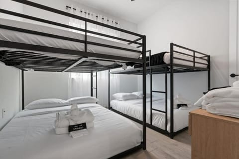 Bedroom, bunk bed
