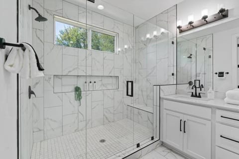 Shower, Bathroom, towels