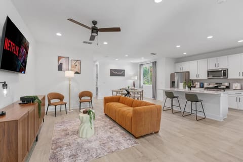 Communal lounge/ TV room, TV and multimedia, Living room, Seating area