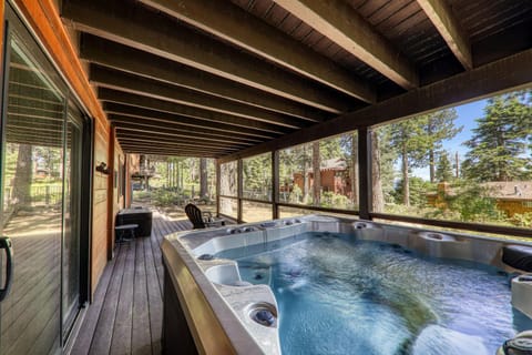 Twin Hollow at Dollar Point by Tahoe Getaways - 5BR w Game Room & Hot Tub House in Dollar Point