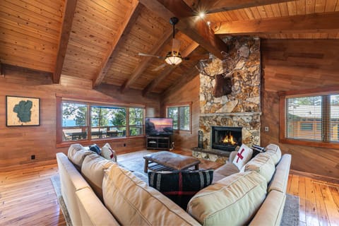 Twin Hollow at Dollar Point by Tahoe Getaways - 5BR w Game Room & Hot Tub House in Dollar Point