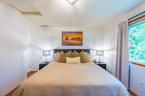 Fern House Rustic Modern Hiking Base Sequim House in Puget Sound