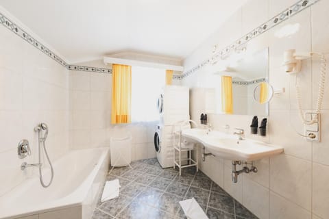 Shower, Bathroom, Bath, towels, washing machine