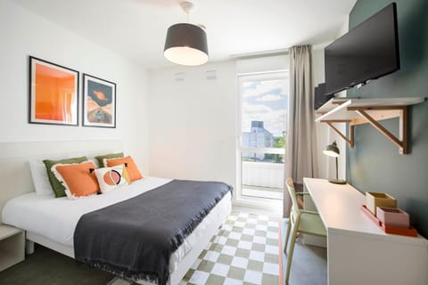 Photo of the whole room, Bedroom