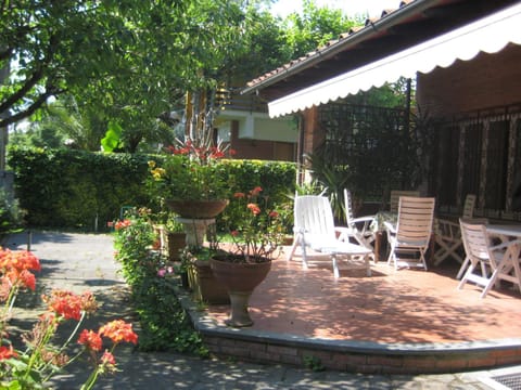 Patio, Facade/entrance